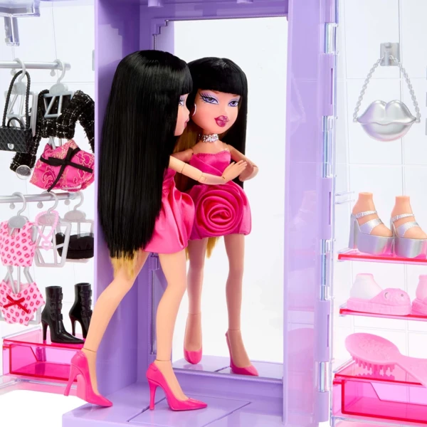 Bratz Dana (Playset), What'z In My Closet