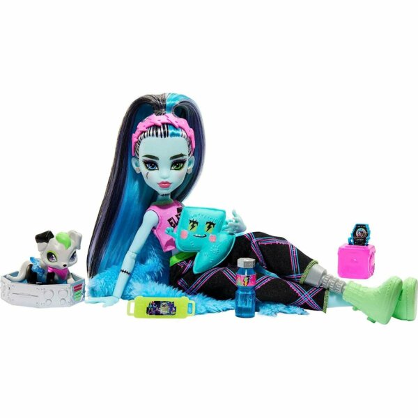 Monster High Frankie Stein with Pet Dog Watzie, Creepover Party