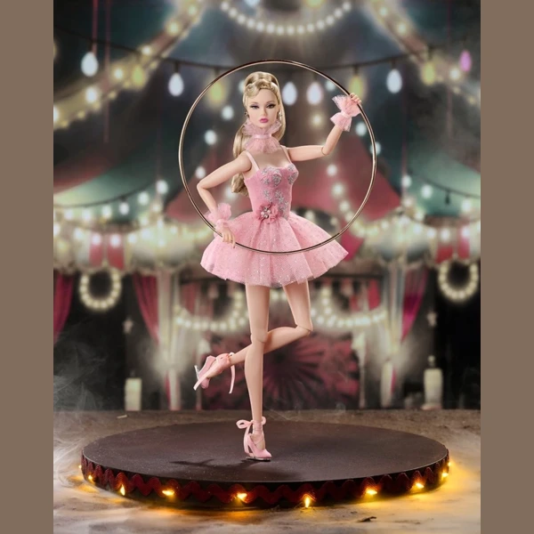 "L'Aerialiste" Poppy Parker, Le Cirque Cabaret