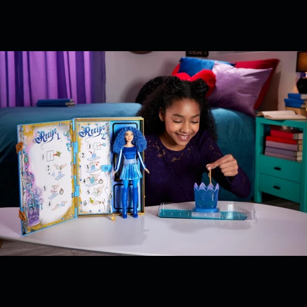 Disney Descendants: The Rise of Red Princess Chloe Charming, Daughter of Cinderella Doll & Playset