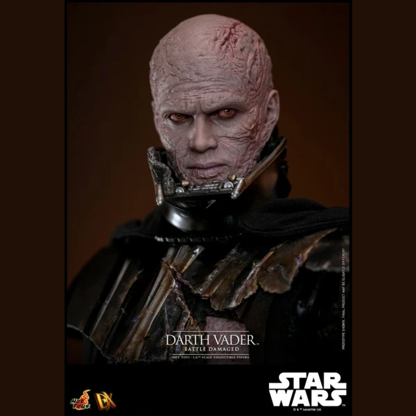 Hot Toys Star Wars - Darth Vader (Battle Damaged)
