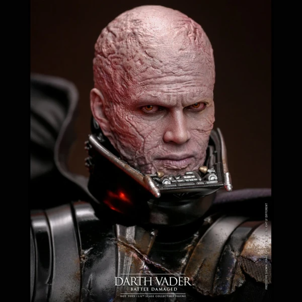 Hot Toys Star Wars - Darth Vader (Battle Damaged)