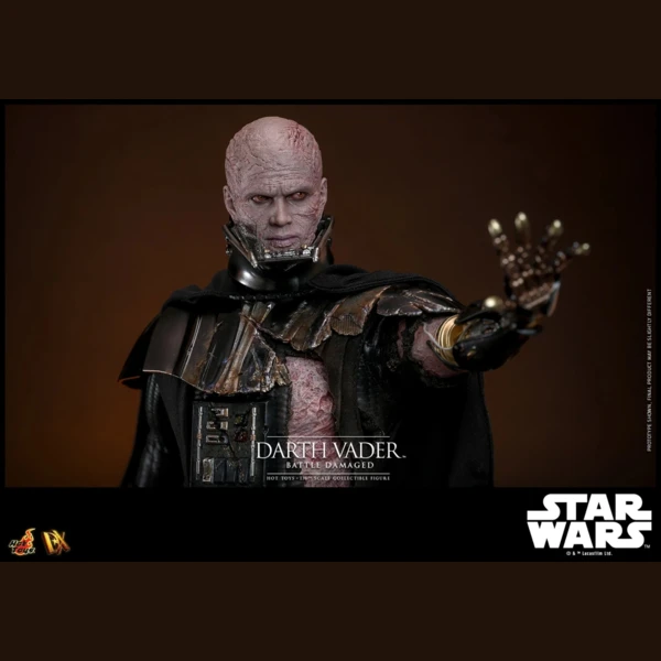 Hot Toys Star Wars - Darth Vader (Battle Damaged)