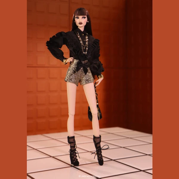 Mizi Page's Signature Style: Dark Neo-Fashion, VIP Upgrade