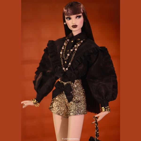 Mizi Page's Signature Style: Dark Neo-Fashion, VIP Upgrade