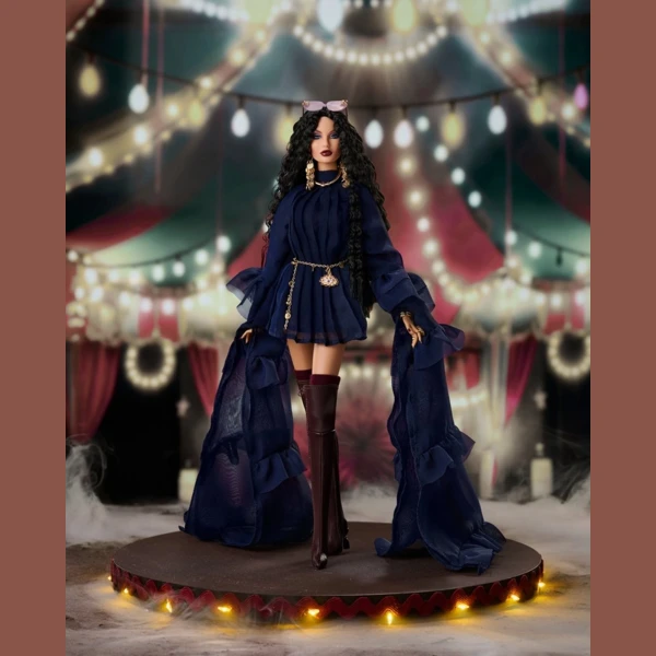 Nu. Face "Clairvoyante" Rayna Ahmadi, Le Cirque Cabaret