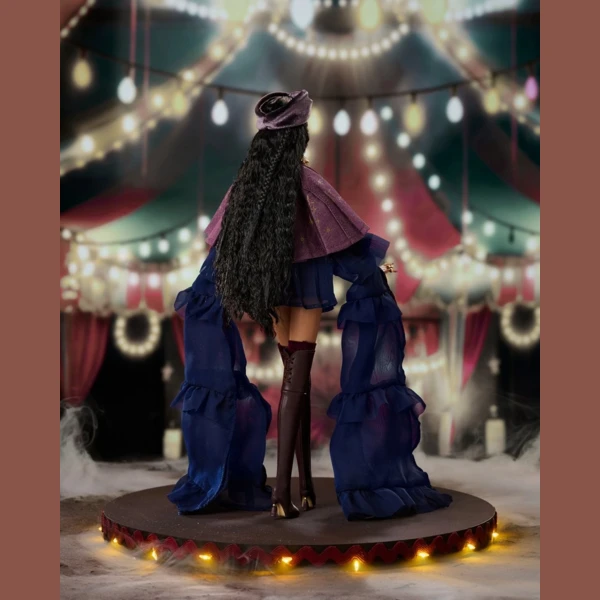 Nu. Face "Clairvoyante" Rayna Ahmadi, Le Cirque Cabaret