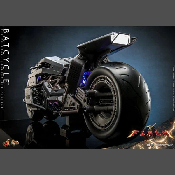 Hot Toys The Flash - Batcycle (Deluxe)