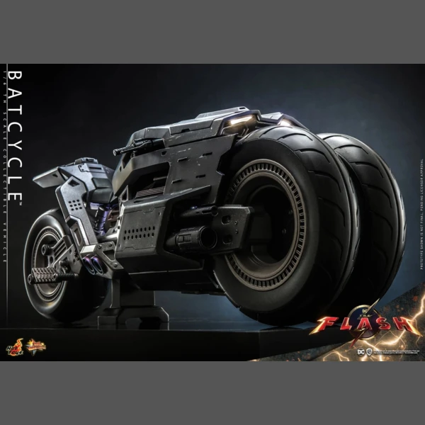 Hot Toys The Flash - Batcycle (Deluxe)