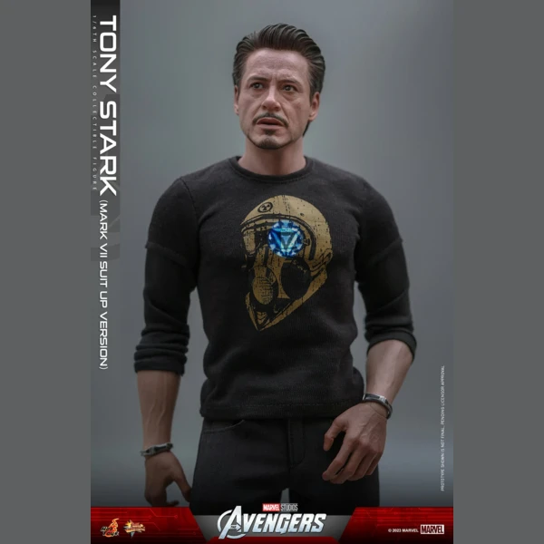 Hot Toys Avengers (2012) - Tony Stark (Mark VII Suit-Up) (Suit Up Version), The Avengers