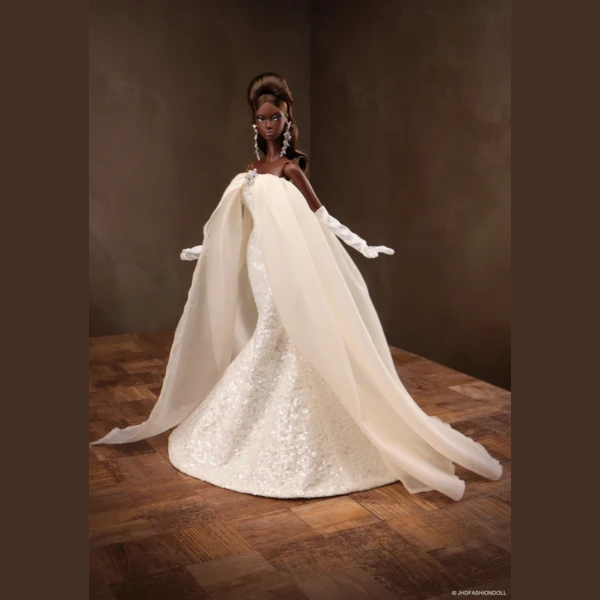 Mizi Yaya (8th Anniversary), White Gala Collection