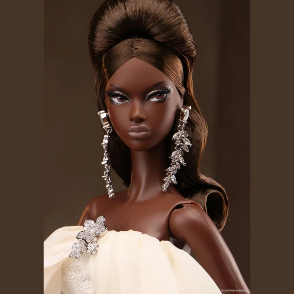 Mizi Yaya (8th Anniversary), White Gala Collection