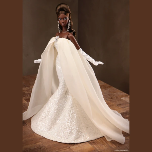 Mizi Yaya (8th Anniversary), White Gala Collection