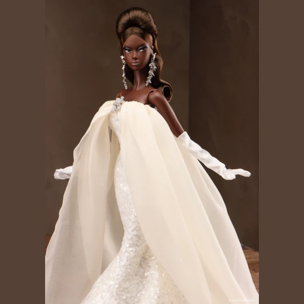 Mizi Yaya (8th Anniversary), White Gala Collection