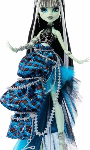 New Monster High Doll: "Frankie Stein, Stitched in Style"