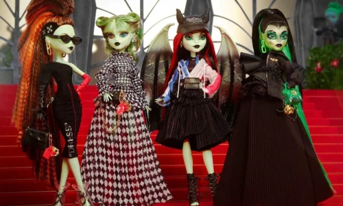 Off-White™ c/o Monster High dolls