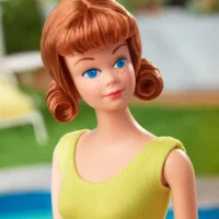 Immerse yourself in the atmosphere of the 60s with Midge from Barbie!