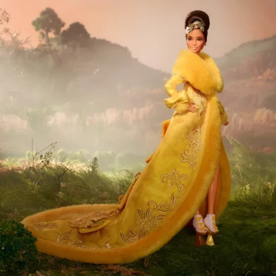 Guo Pei Barbie ® Platinum у вбранні жовтої королеви!