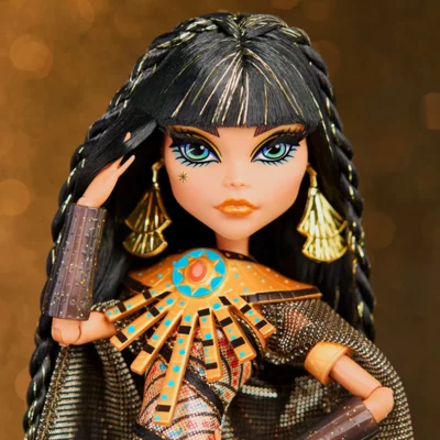 The beautiful Cleo-o-Neil, the new doll for Club Fang!