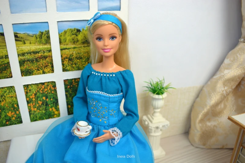 Vanessa sewed new clothes in vintage style