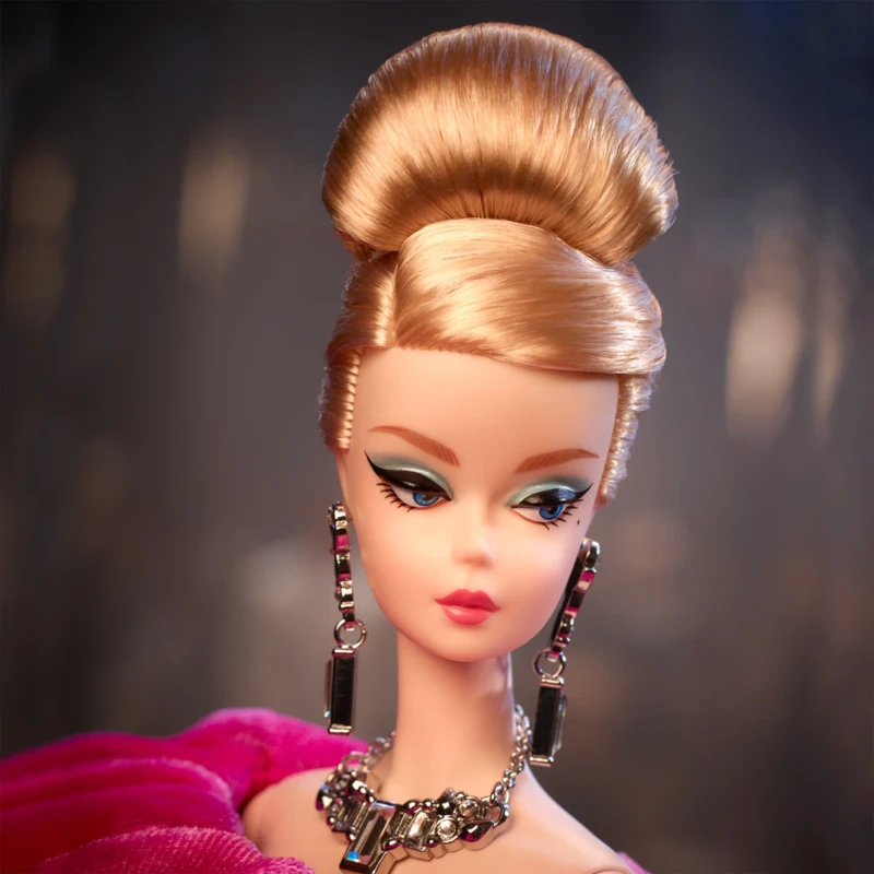 Kolekcja modelek Barbie: Świętuj 65 lat legendarnej elegancji dzięki drugiej lalce w kolekcji!